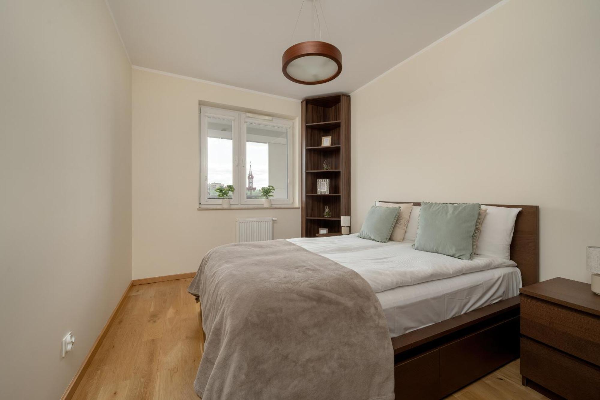 Exceptional With Parking For 6 Guests By Renters *