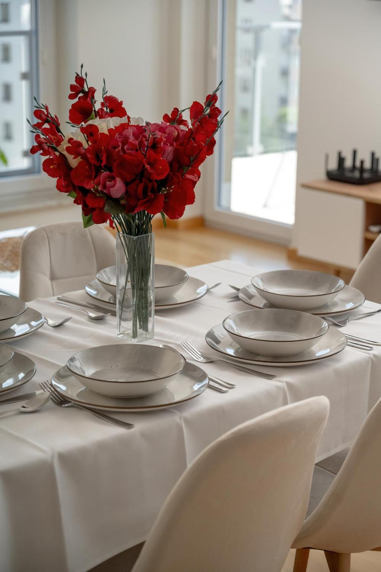 Exceptional With Parking For 6 Guests By Renters Apartment Wroclaw