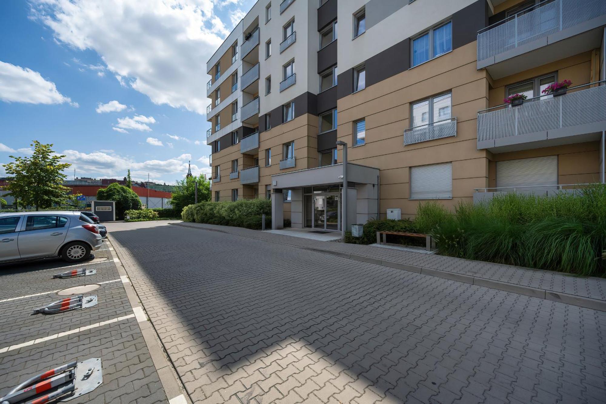 Apartment Exceptional With Parking For 6 Guests By Renters Wroclaw